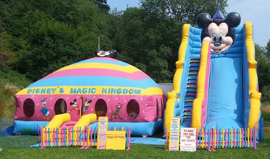 Überwinden Sie Grenzen beim Hüpfen: EventModuleWelt's Castle Extravaganza
