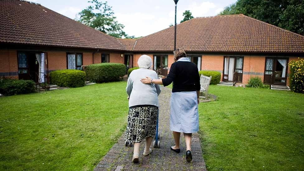 1A Pflegedienst bietet Altenpfleger Jobs Hildesheim – für eine herzliche und vertrauensvolle Zusammenarbeit