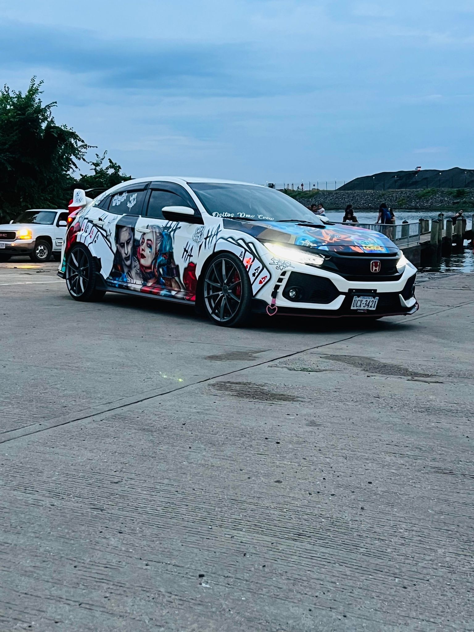 Erleben Sie den Trend Itasha hautnah: Individuelle Anime-Fahrzeugbeschriftung für Fans
