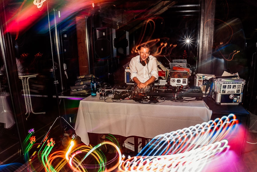 Die Kunst des DJing: So bringen Sie Ihre Hochzeitsfeier zum Strahlen