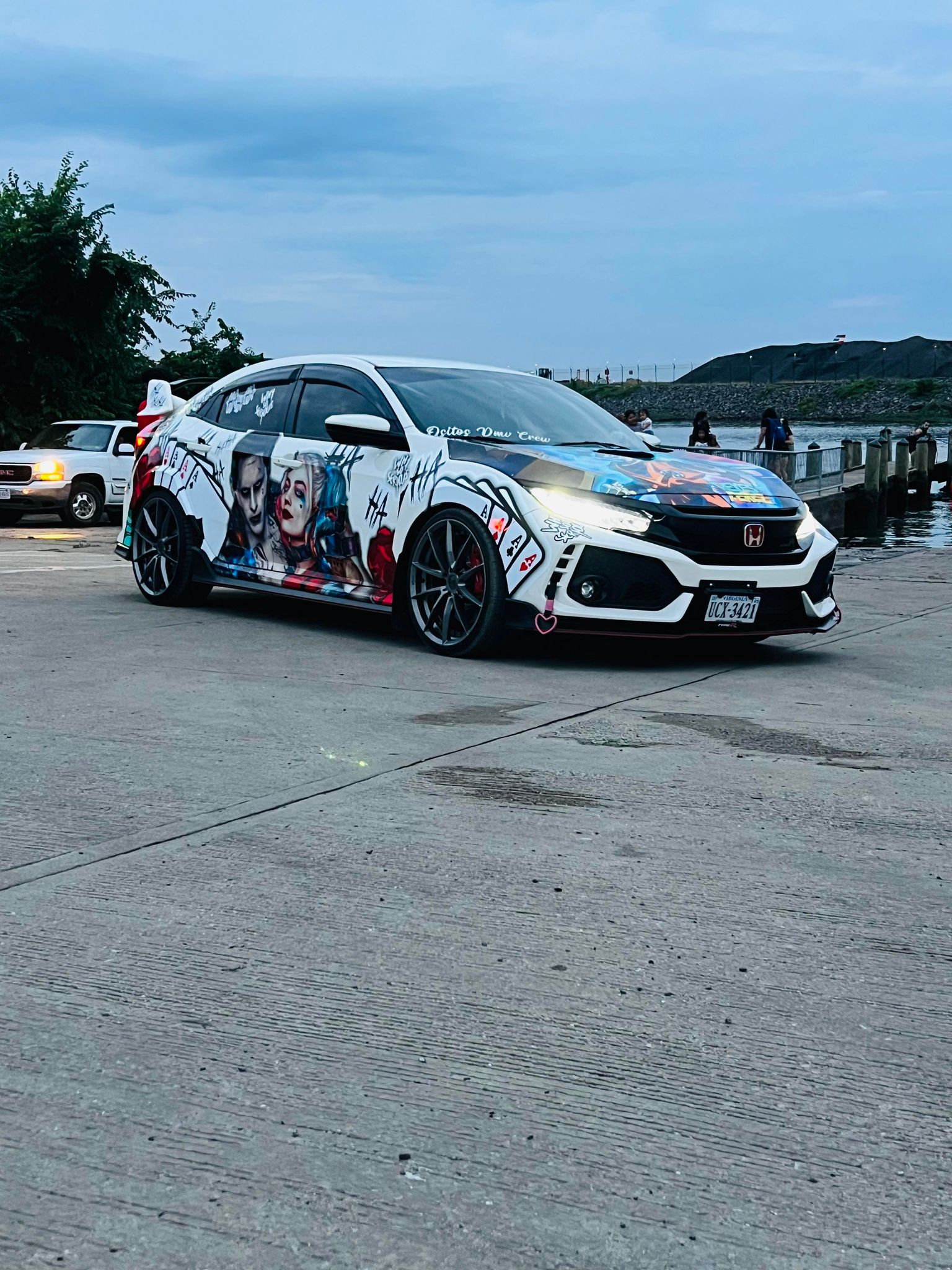 Erleben Sie den Trend Itasha hautnah: Individuelle Anime-Fahrzeugbeschriftung für Fans